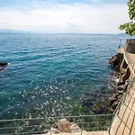Palm And Palmino Garden Near Lungo Mare By Irundo Apartament Lovran