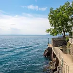 Palm And Palmino Garden Near Lungo Mare By Irundo Apartament