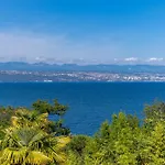 Palm And Palmino Garden Near Lungo Mare By Irundo Apartment Lovran