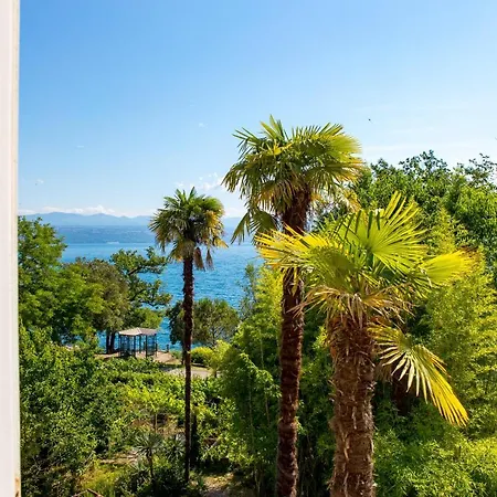 Palm And Palmino Garden Near Lungo Mare By Irundo Διαμέρισμα Lovran