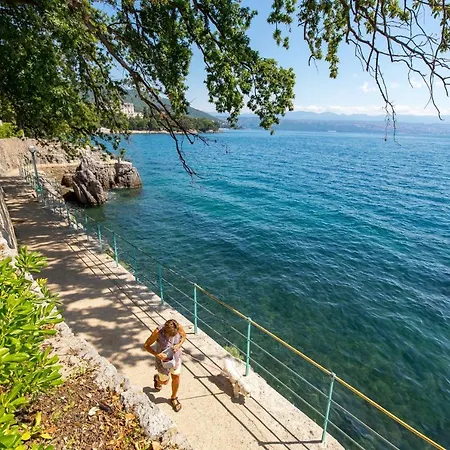 Palm And Palmino Garden Near Lungo Mare By Irundo Lägenhet Lovran